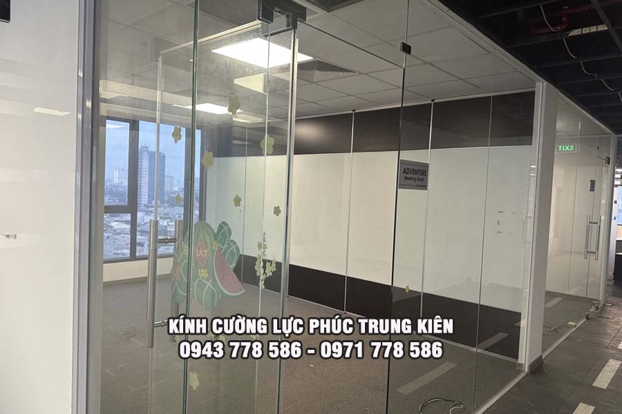 kính cường lực cho phòng tắm